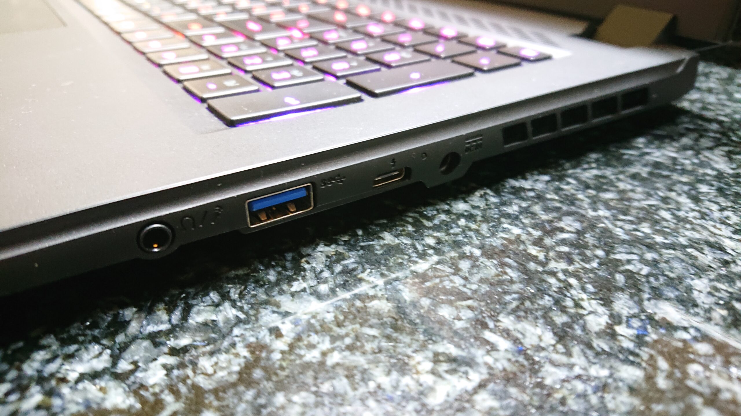 Gigabyte Aorus 17 XE4 i/o ports